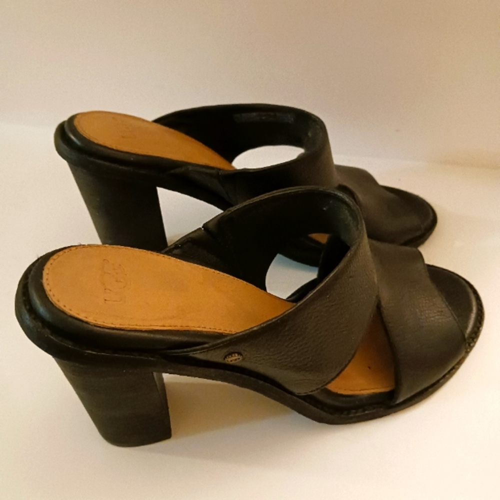 Ugg Size 8 - image 2